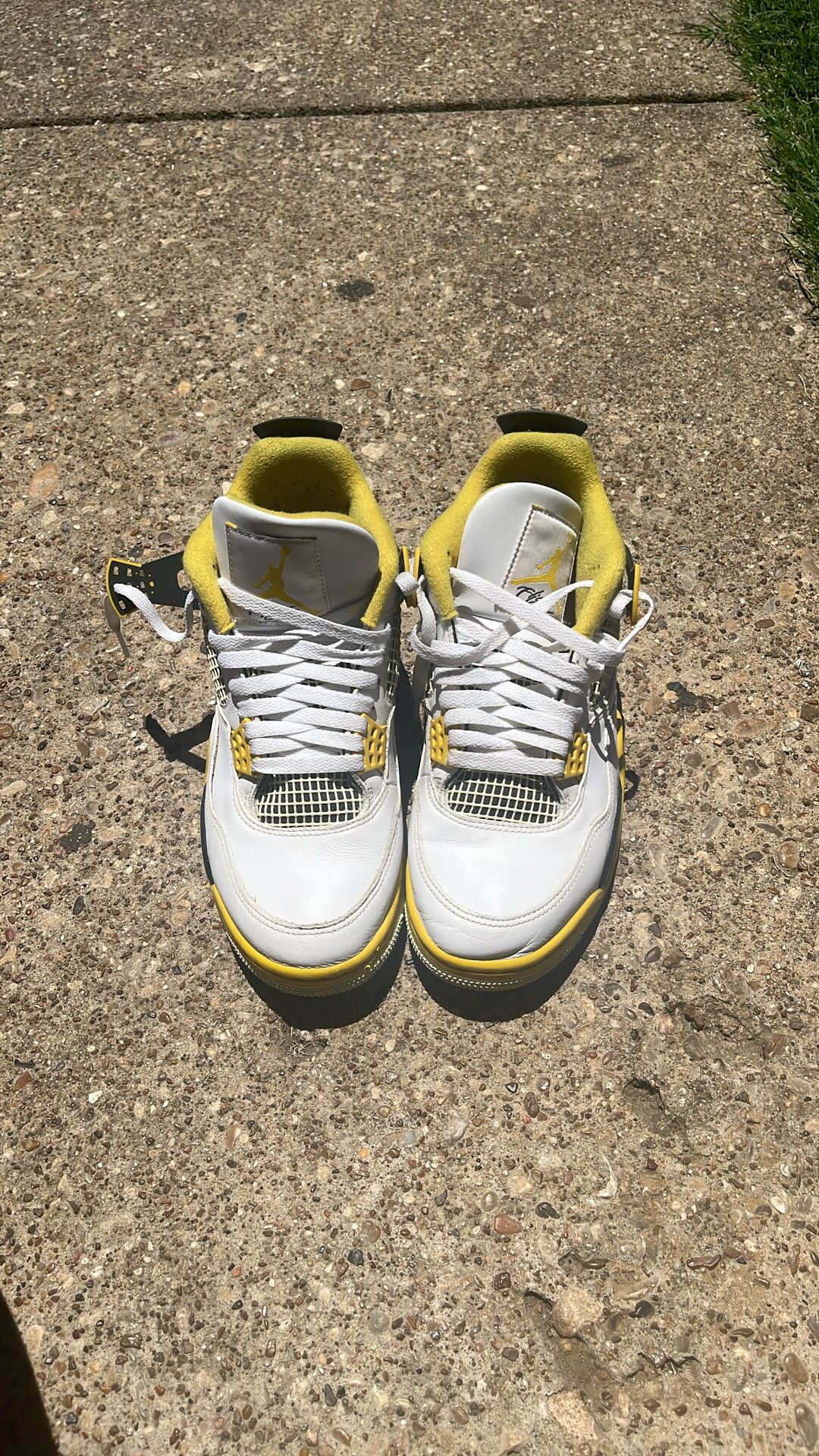 Wmns Air Jordan Retro 'Vivid Sulfur'