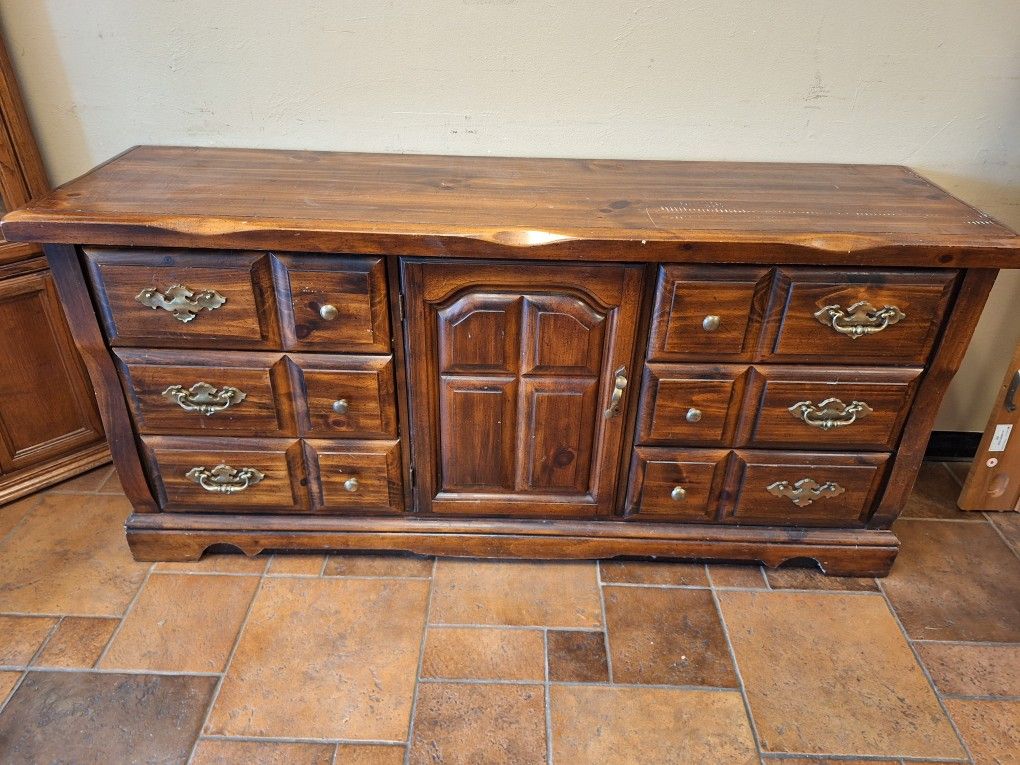 Hooker Furniture Dresser 