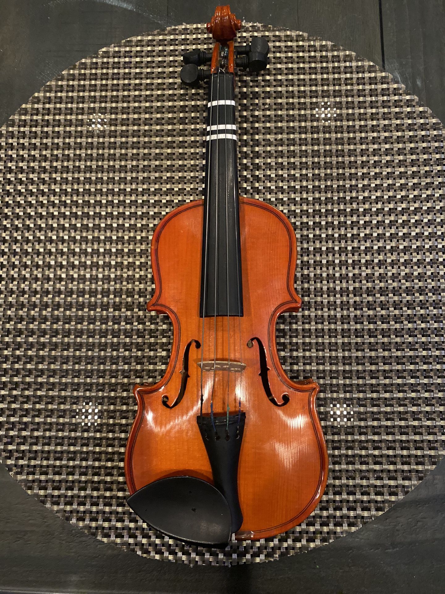 VERY SMALL VIOLIN
