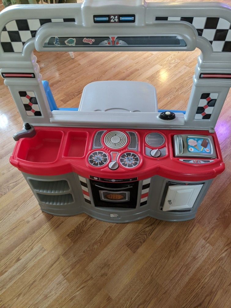 Play Kitchen w/ Diner
