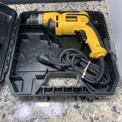DEWALT Drill 3/8 keyless 