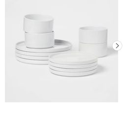 24 Pcs White Dinnerware Set 