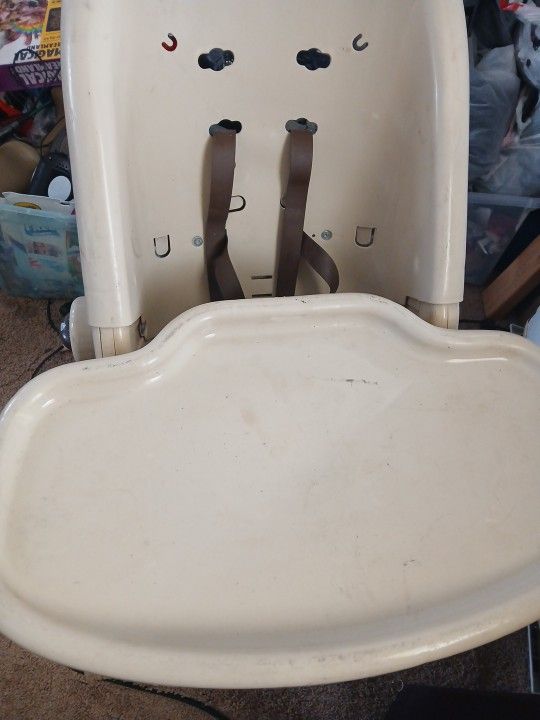 Toddler High Chair Has Height Adjustment