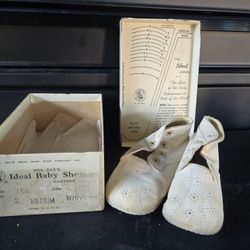 Antique 1950s Children's shoe size 2 Like New