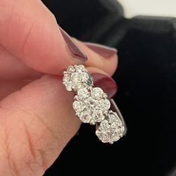 18k Gold Natral Dimond 3 Flower Ring 