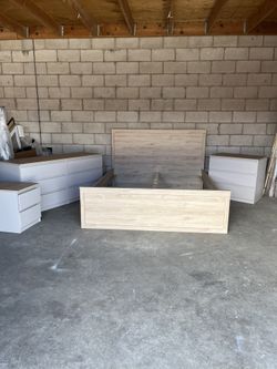 Modern 5 Piece Queen Bedroom Set ( Can Deliver For $10 )