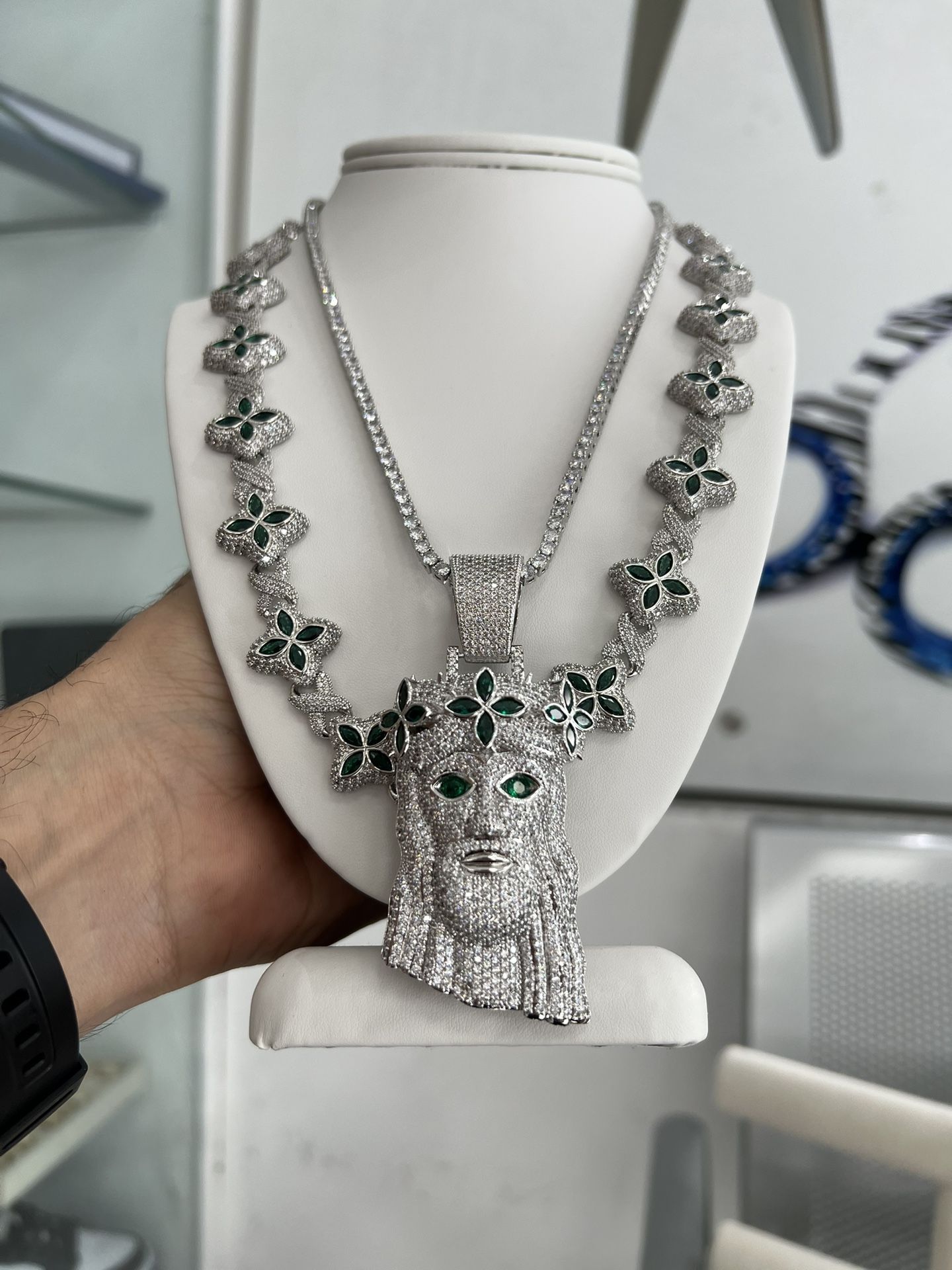 2 necklace 1 pendant set