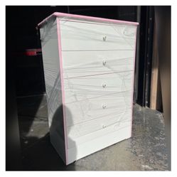 Dresser/ Five drawers dresser