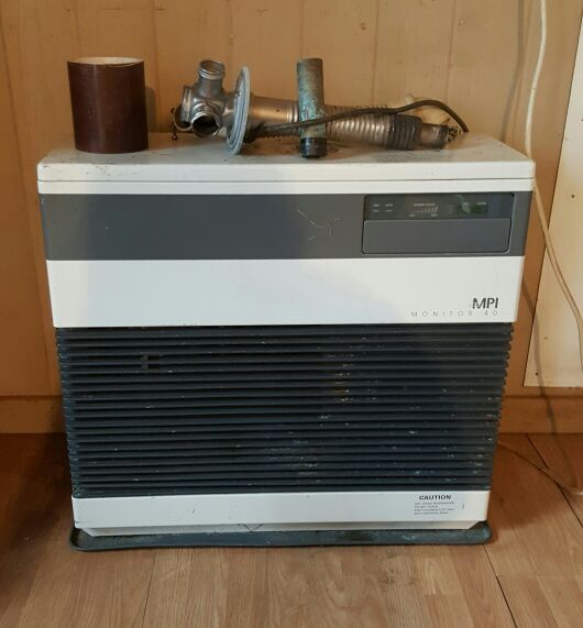 Monitor MPI 40 oil heater and large oil tank with stand