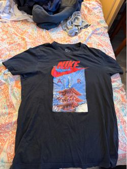 Nike tee great condition ! Large