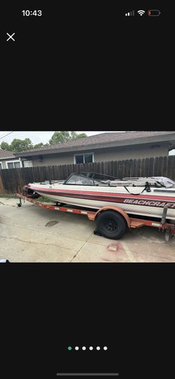 1988 Reinell Beachcraft Boat