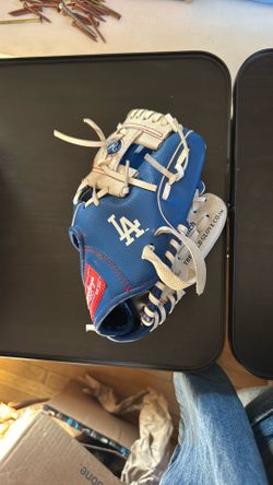 Youth T-ball RAWLINGS Baseball Glove Dodgers  