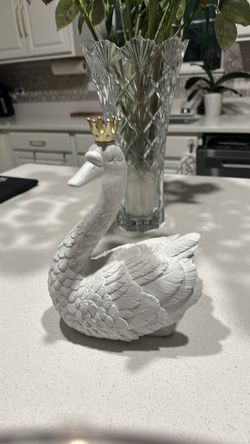 Swan home decor