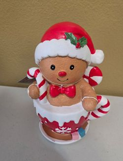 Gingerbread in teacup