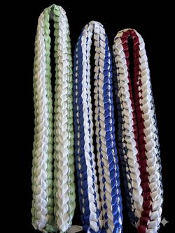 4 ribbon lei