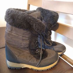 Women's Snow Boots Size 8❄️