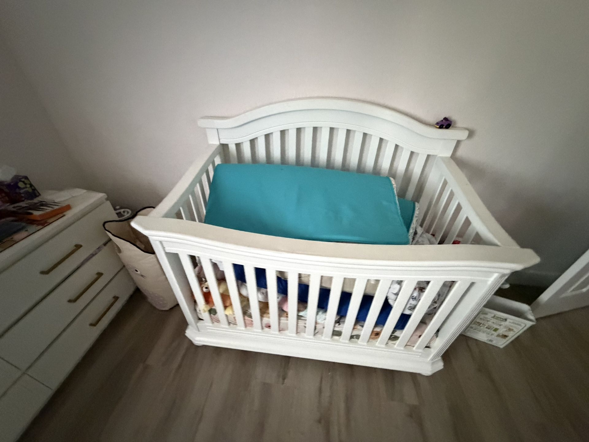 Beautiful baby crib and mattress