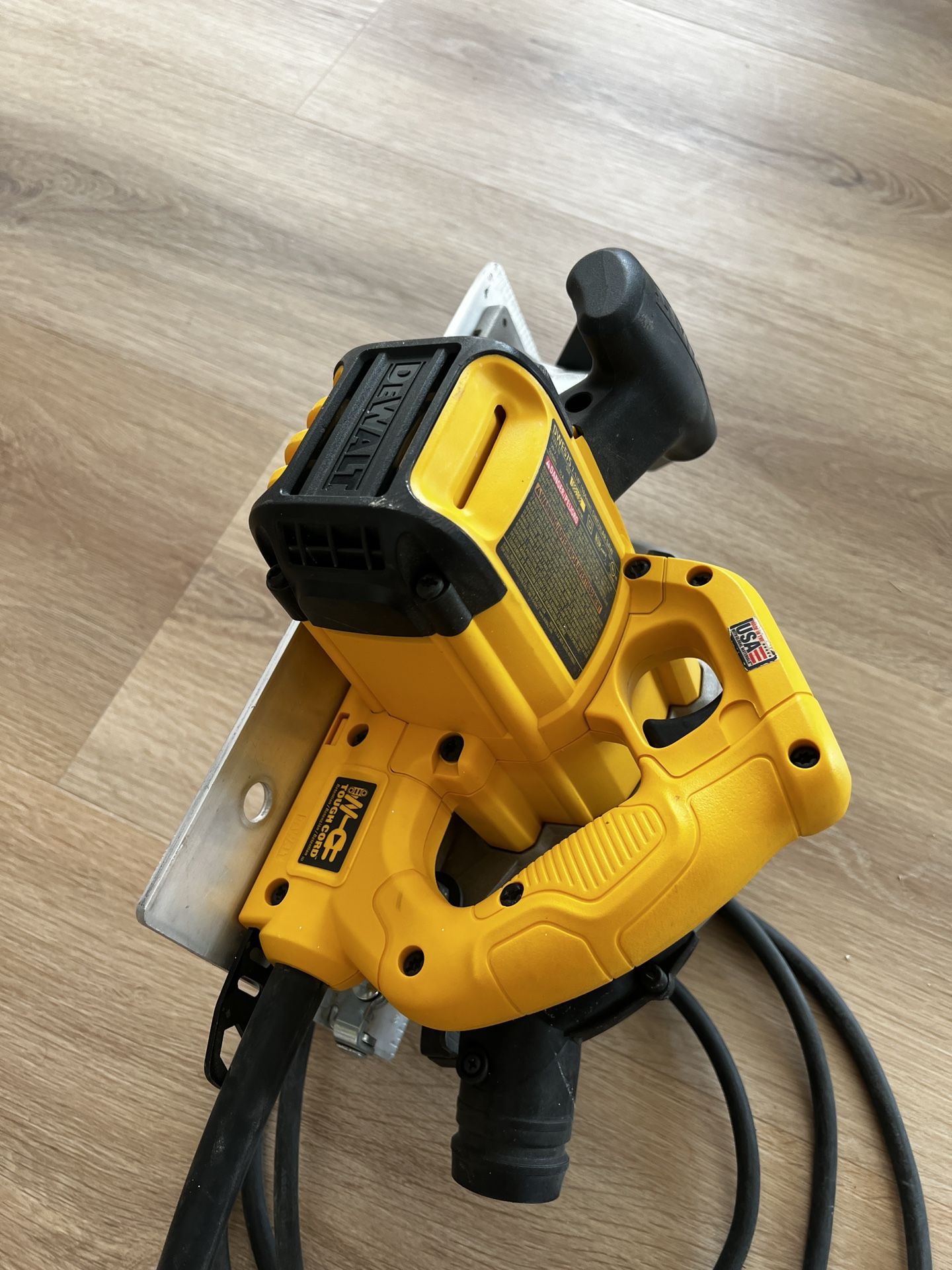 Dewalt Circular Saw DWE575 With Dust Collection Port