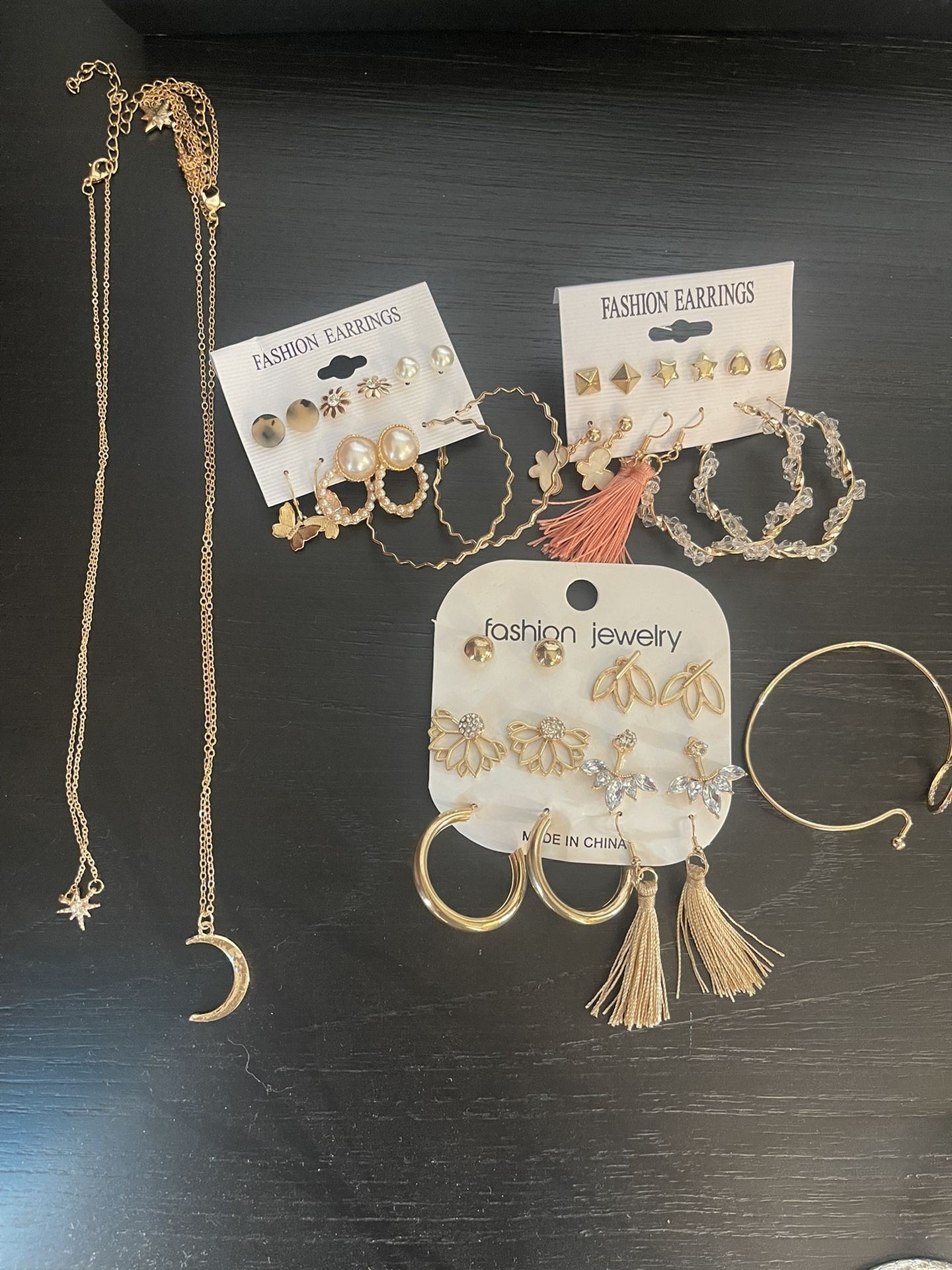 Assorted jewelry set