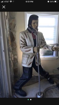 Live Size Elvis