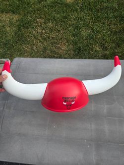 Bulls retro horns giveaway