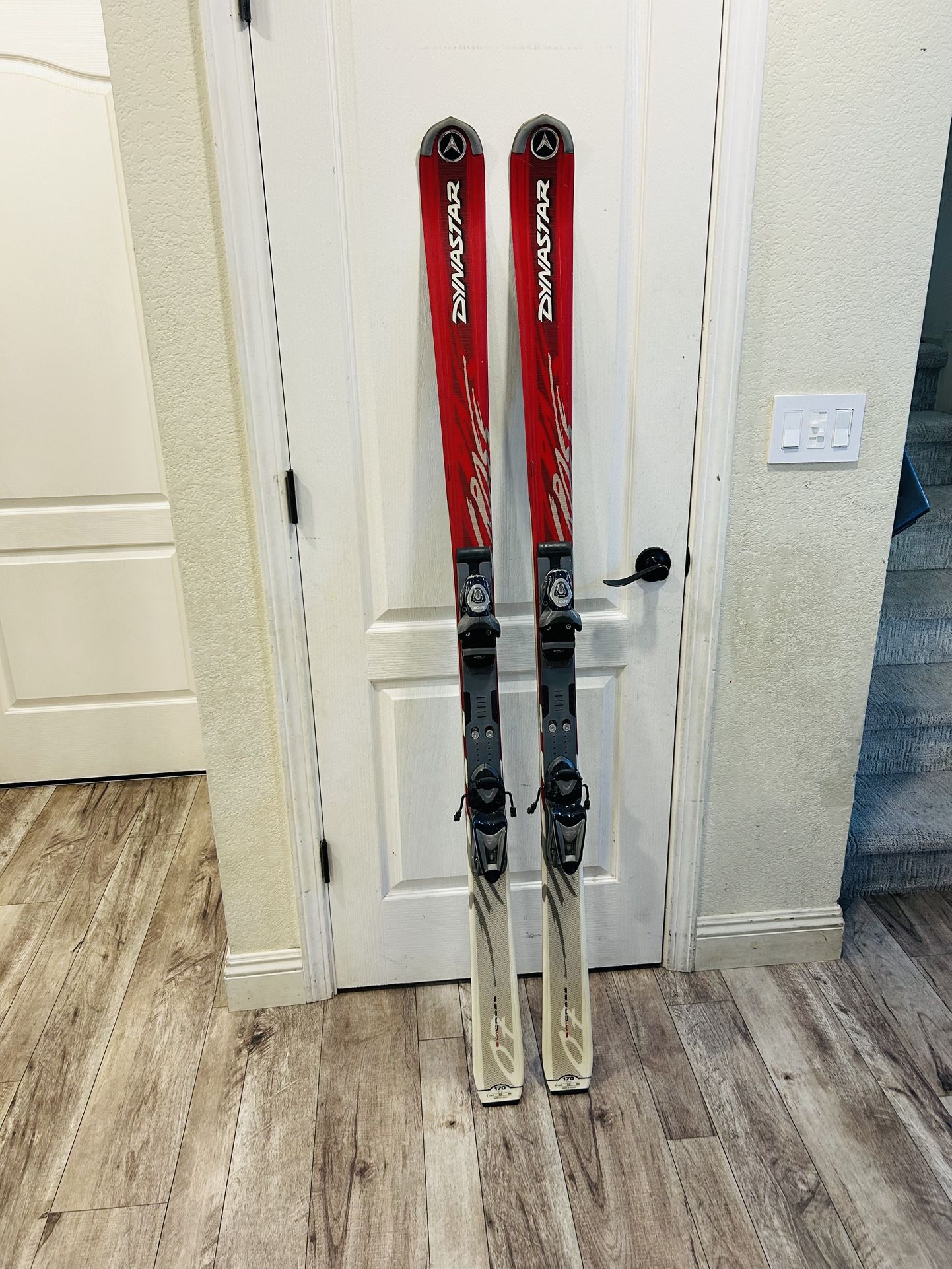 DYNASTAR SKIS WITH BINDINGS 170cm