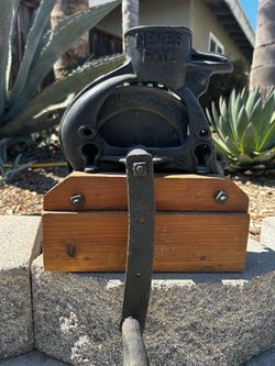 Antique Plymouth “Never Fail” Cast Iron Hand Crank Corn Sheller –  Wooden Base