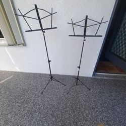 2 ADJUSTABLE STAGE MUSIC STANDSj