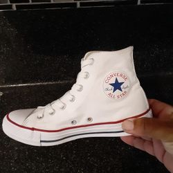 Converse womens 7.5 Great Condition 