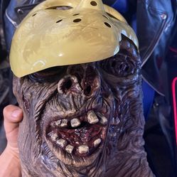 JASON  FRIDAY THE  13TH DELUXE MASK $40.00