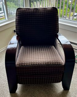 Set of Two Custom La-Z-Boy Recliners: great condition, very clean, $1,200 retail each