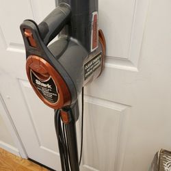 New Cond SHARK VACUUM WITH AMAZING POWER SUCTION , WORKS EXCELLENT. , IN THE BOX 