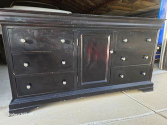 Dresser cabinet