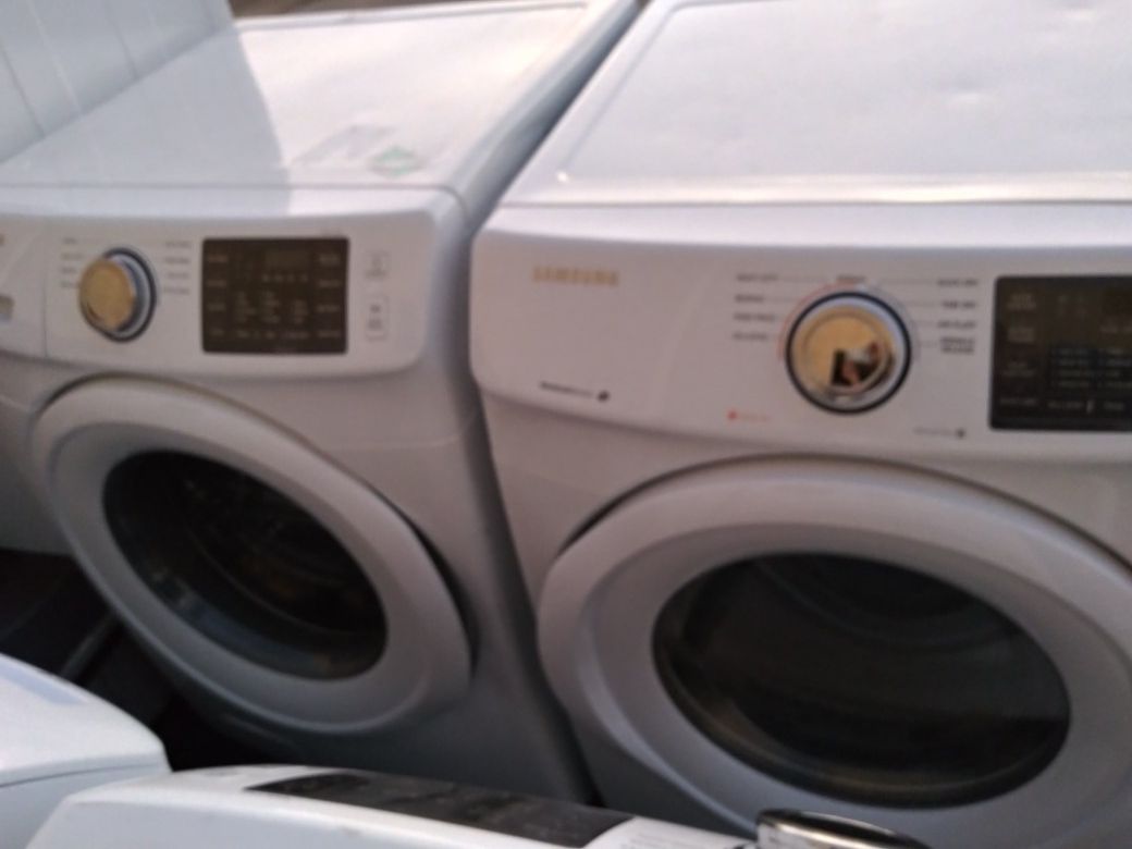2019 almost like new never been used Samsung best washer and matching dryer set