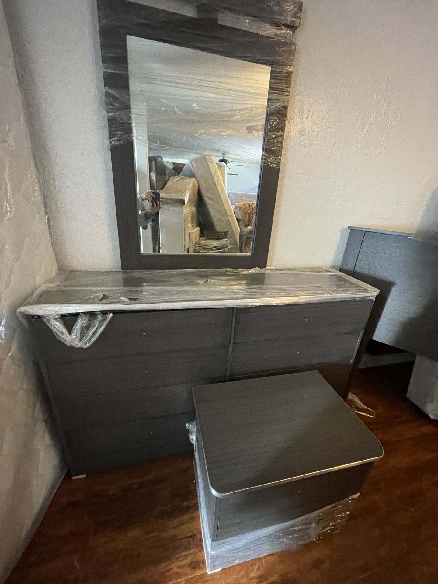 5PC BEDROOM SET PICK UP TODAY