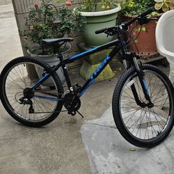 Trek 820 Mountain Bike Medium Frame 