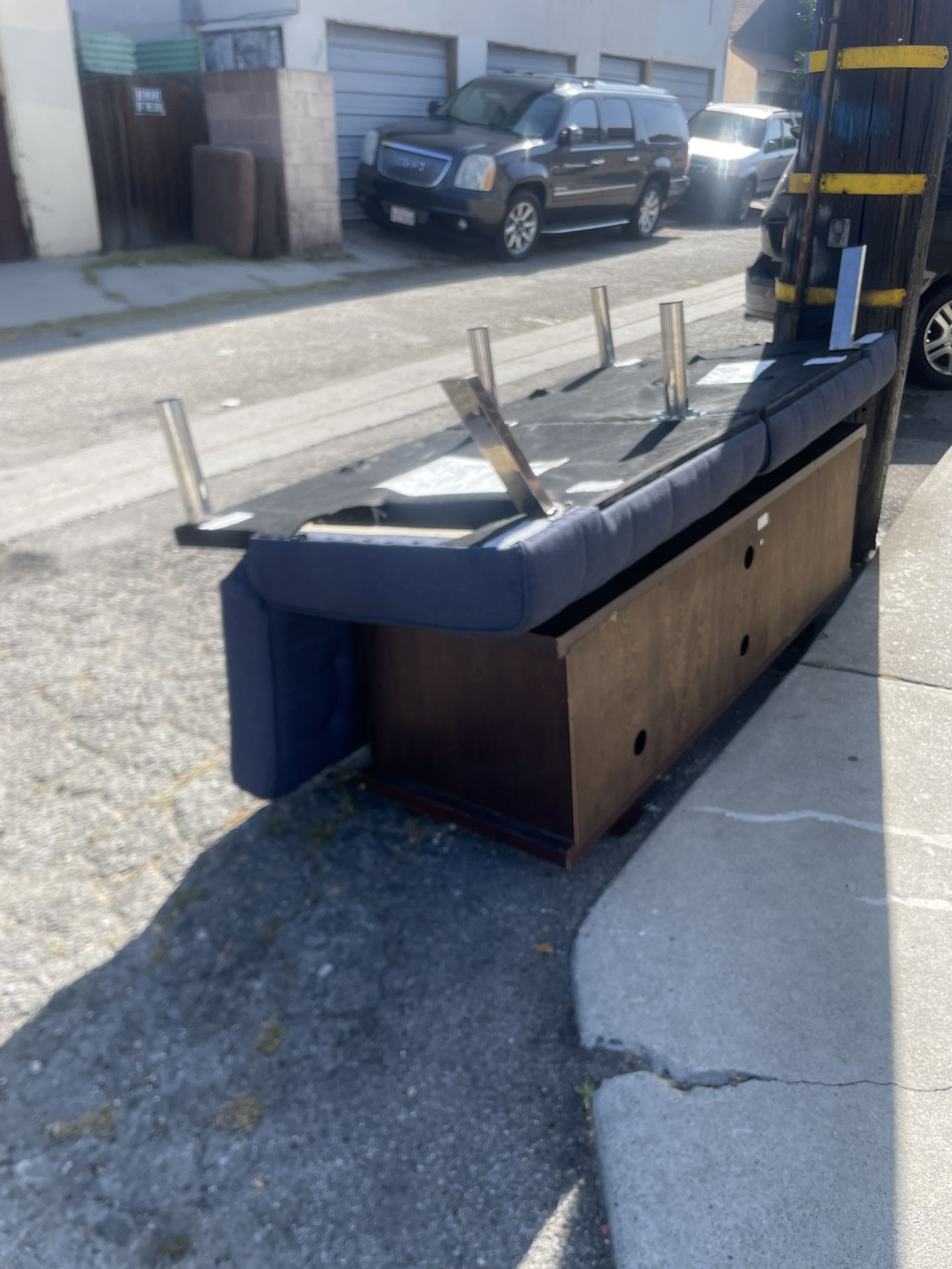 Futon & Tv Stand