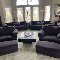 Set of two lounge chairs with ottomans