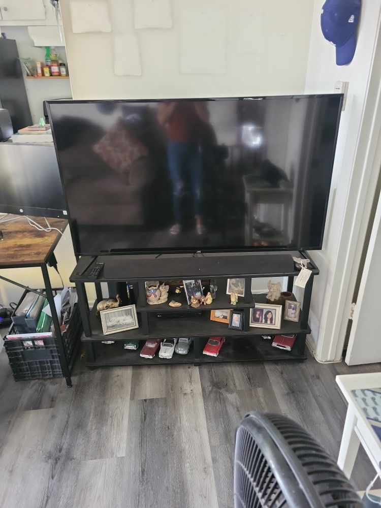 50 in. JVC TV and Sound Bar
