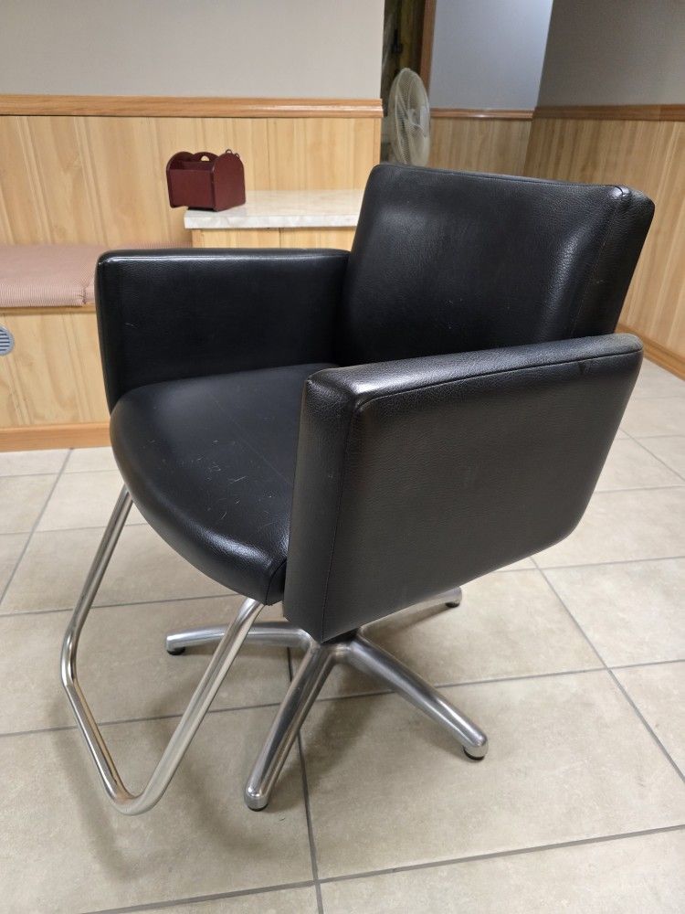 Salon Hairstylist Chair