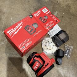 Milwaukee M18 18V Lithium-Ion Cordless 5 in. Random Orbit Sander (Tool-Only) (new) 