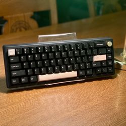 Meletrix Zoom65 Olivia Dark custom mechanical keyboard for Sale in College  Station, TX - OfferUp