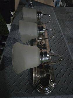 Nice vanity lights with mirror ready to installe