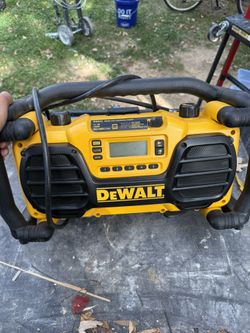DC012 work site charger/radio