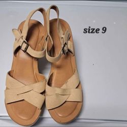 KORK-EASE Sandals Size 9
Super cute
Ready for summer!