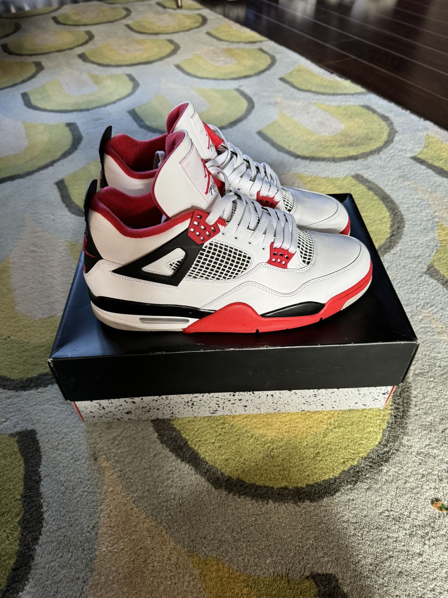 Nike Jordan 4 Retro Fire Red
