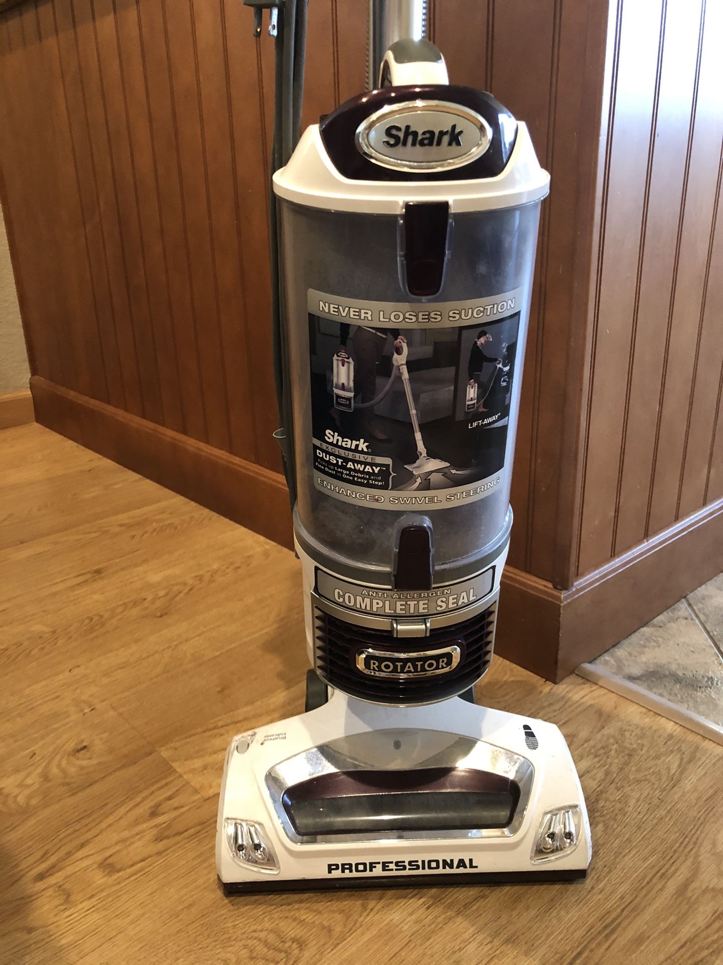 Shark Dust-Away Vacuum Cleaner! Great Condition! Must Sell!