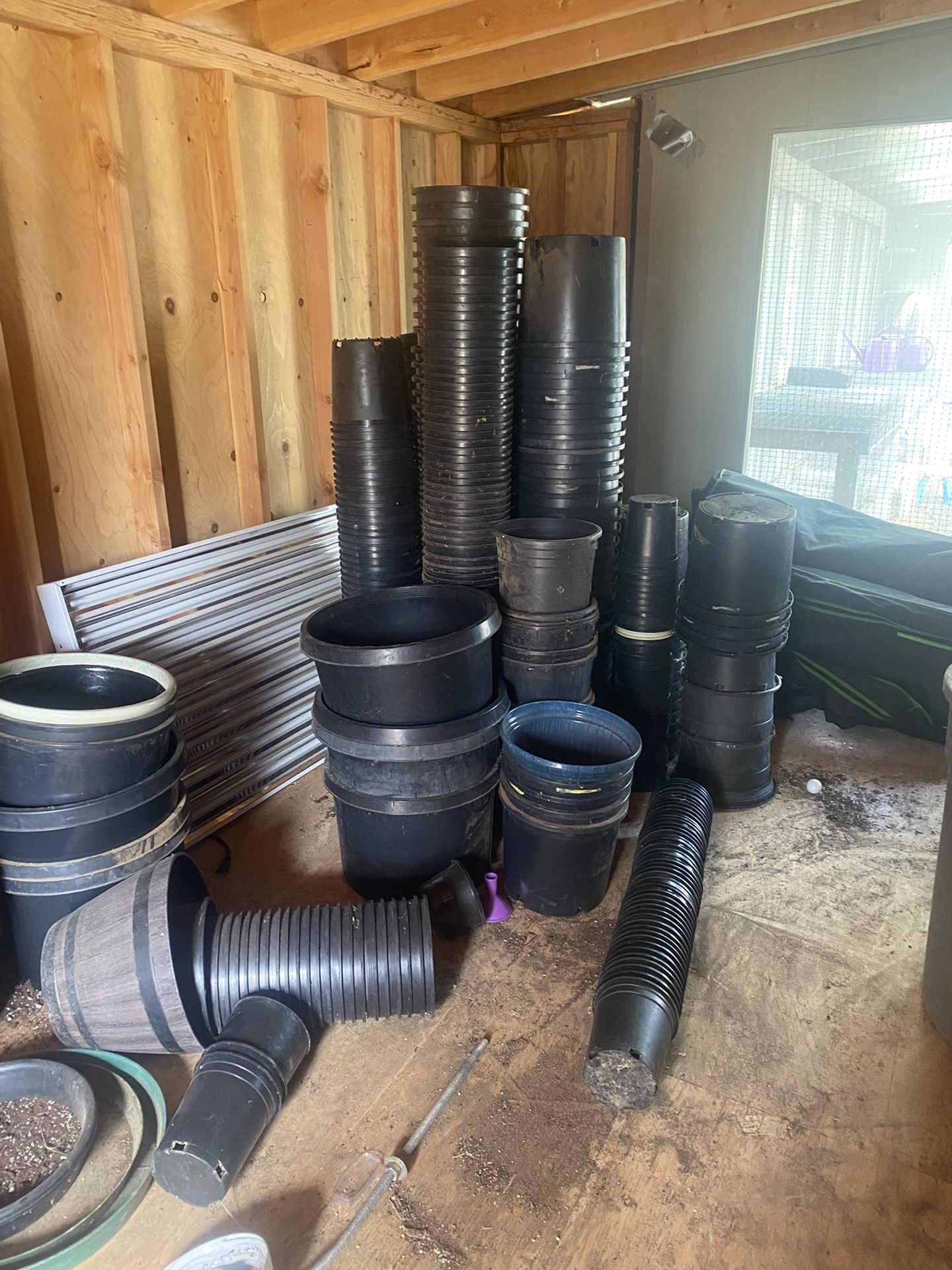 Garden Grow Equipment Pots Fans Lights Soil