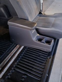 Driver's seat and center console for Nissan Frontier