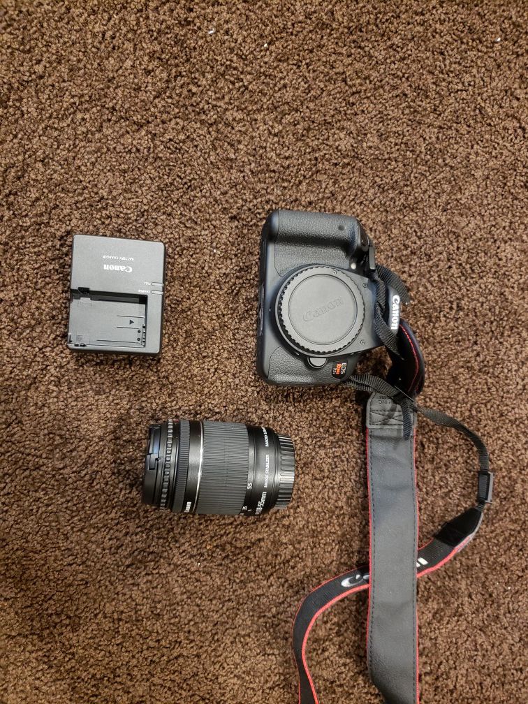 Canon T5i w/lense and carrying case